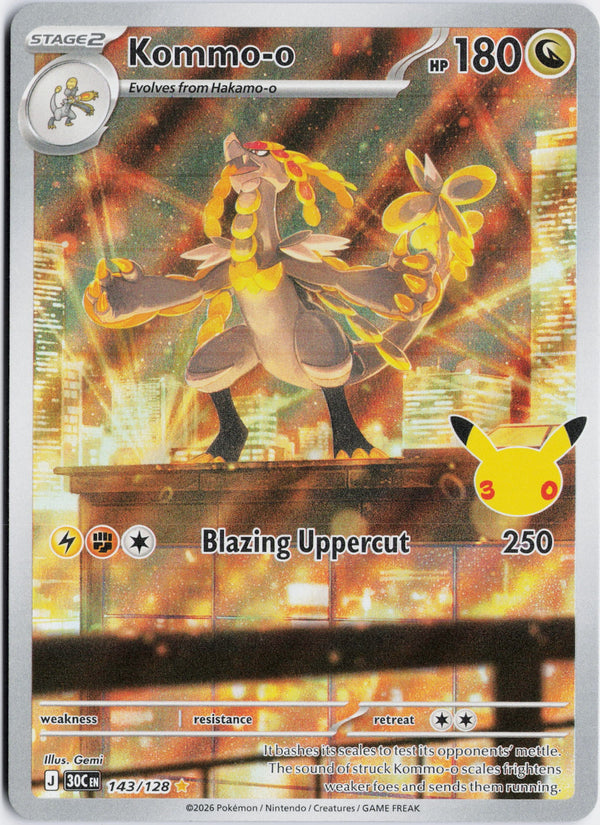 Carta Pokémon Kommo-o · 30th Celebration #143/128 (NM) — pieza única en Moon's Collectibles México
